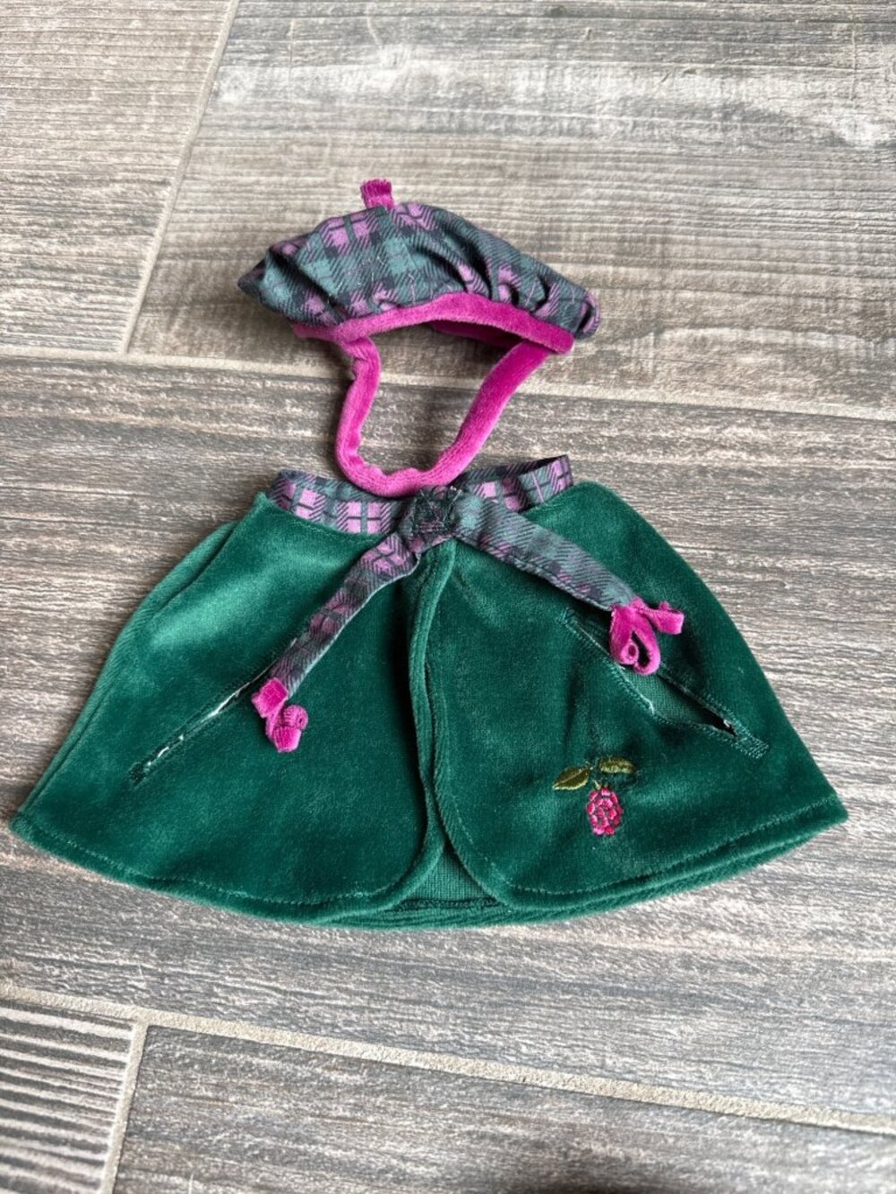 Vintage 90’s Fisher-Price Briarberry Bear Cape & hat Outfit